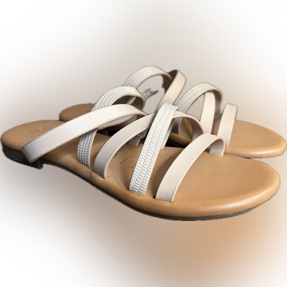 Gianni Bini Tan Flat Strappy Sandals sz 5.5